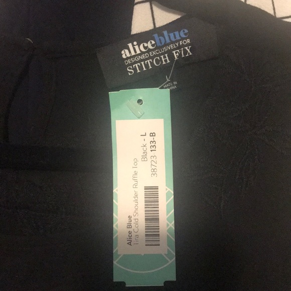 NWT Cold Shoulder Ruffle Top - Picture 5 of 7